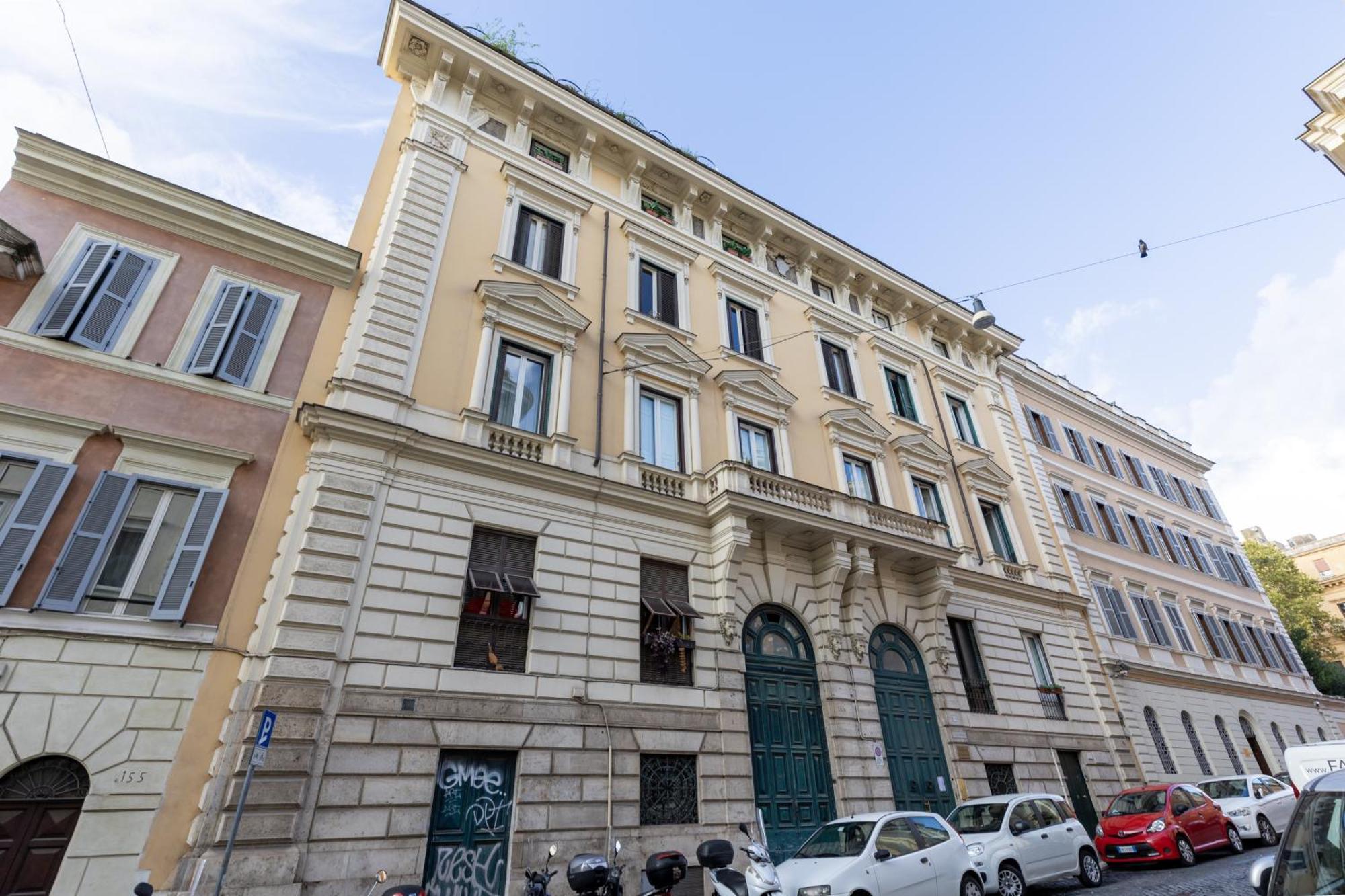 Monti House - Center *